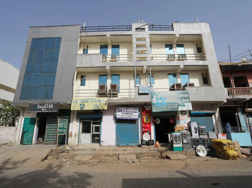 SPOT ON 37919 Green Star Hotel