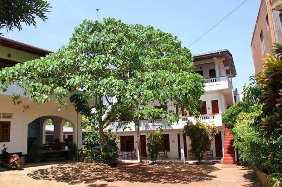 Hotel Happy Night Holiday Inn