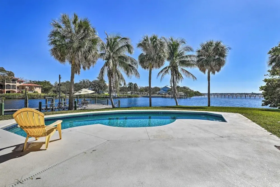 Pool, Dock & Kayaks: Waterfront Palmetto Home