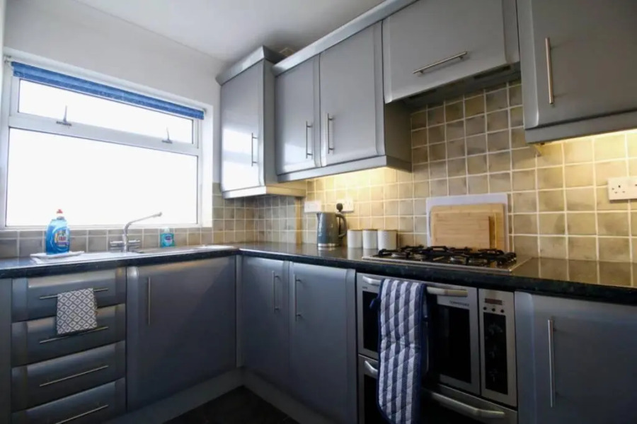 Seaview Beach house stones throws from the sea