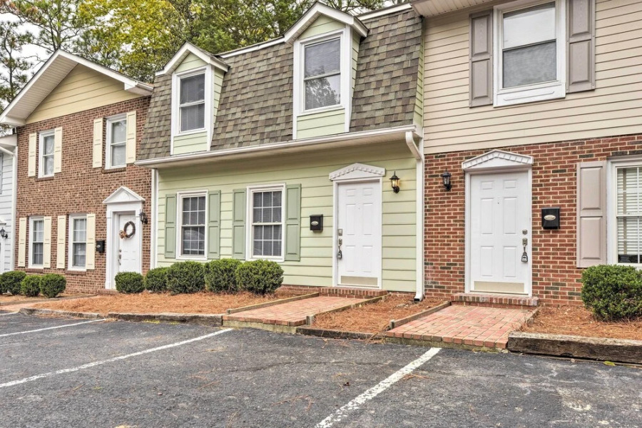 Charming Southern Pines Abode - Walk to Dtwn!