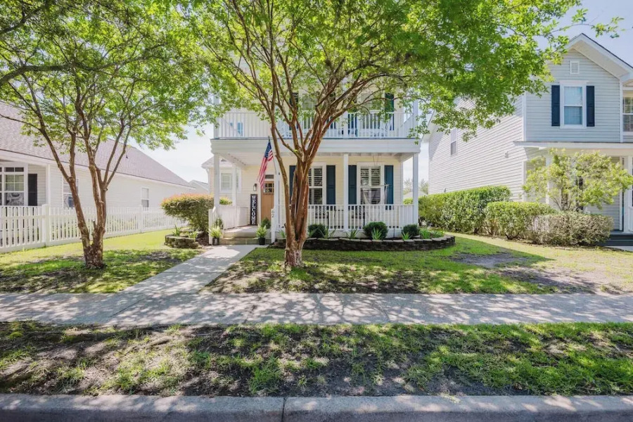 Saltee Cove Coastal Getaway - Charming 3 Bedroom/2.5 Bath Lowcountry Cottage