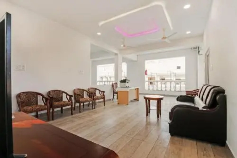 OYO 28136 Myr Residency