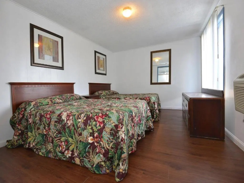 Shore Beach Houses - 52 - 402 Porter Avenue