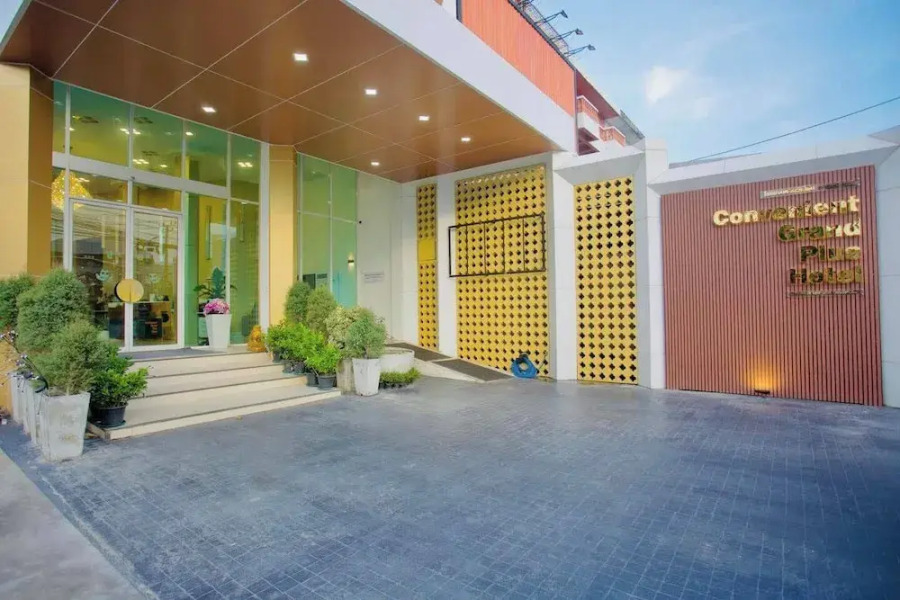 Convenient Grand Plus Hotel Suvarnabhumi