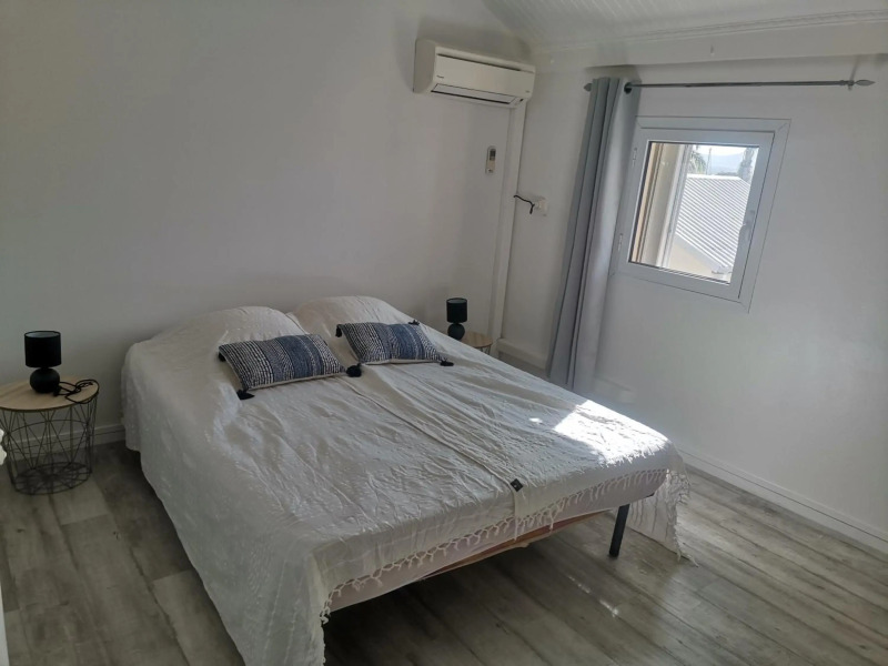 Bel appartement T4 vue mer sur la Marina du Gosier