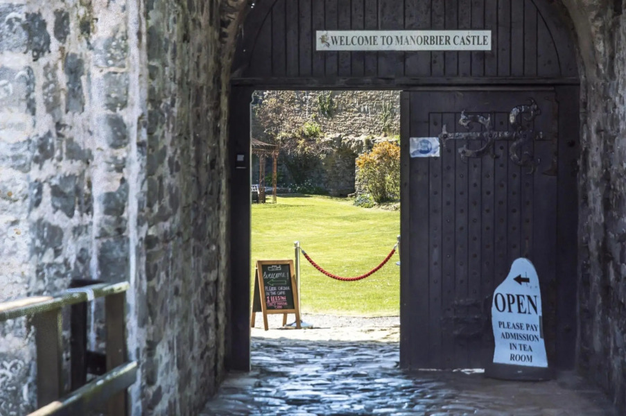 Castle House - 5 Bedroom - Manorbier