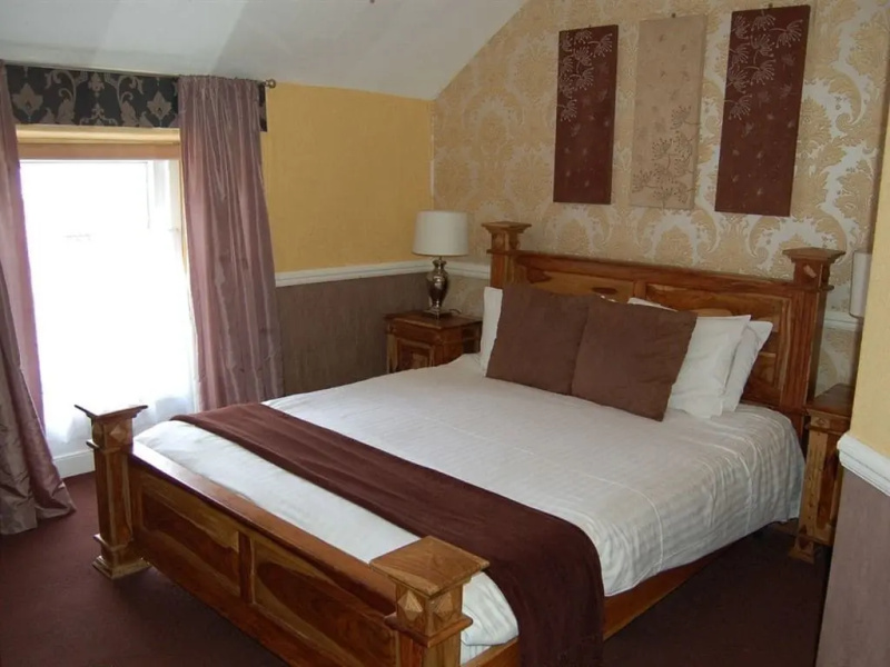 Schooner Hotel
