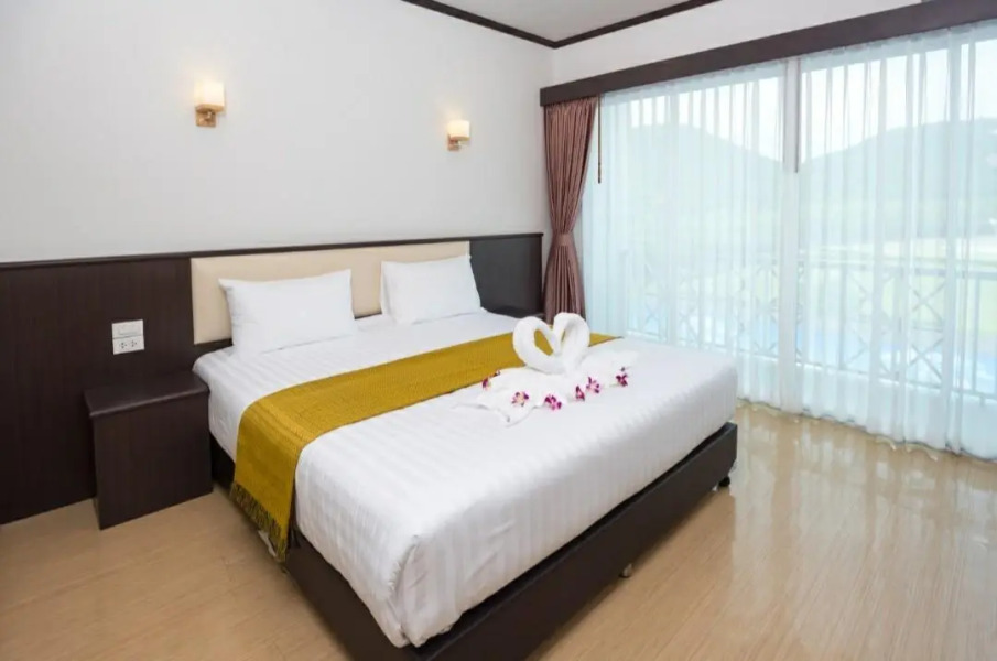 Swan Lake Hotel Sattahip
