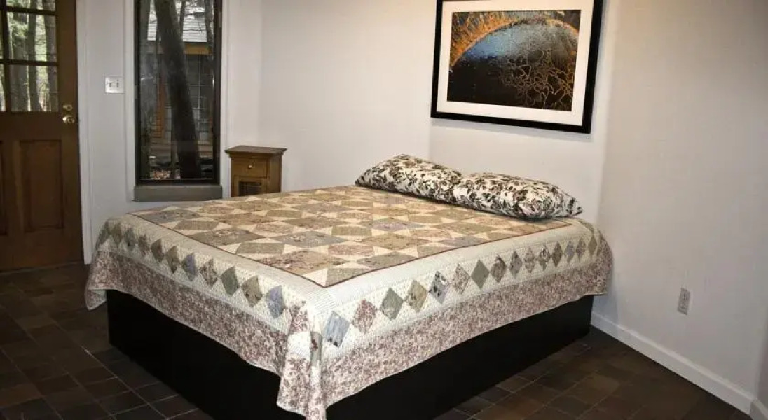 Art Cabin in the Woods