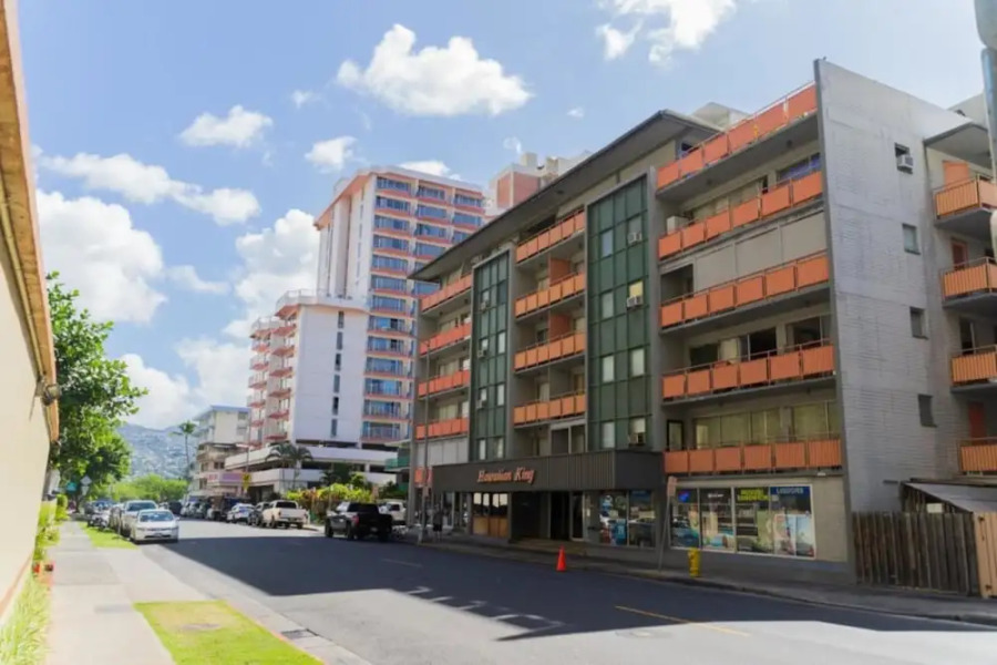Waikiki Condo Rental - Hawaiian King