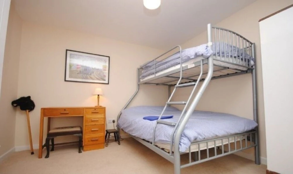 Beacon Square, Emsworth 414122