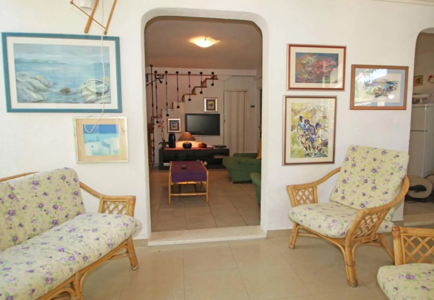 Zeljko - With Nice Garden - H