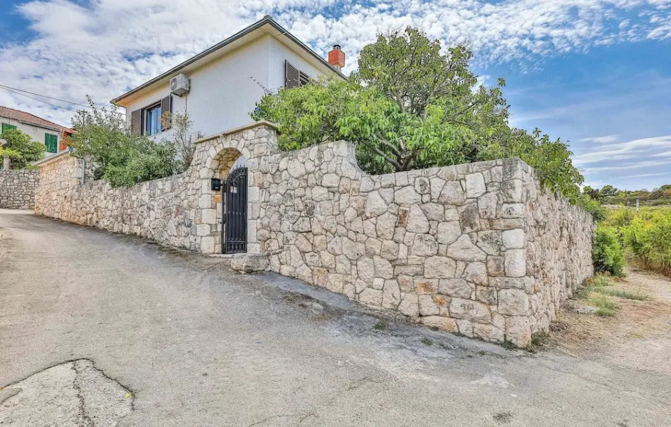 Nice Home in Drvenik Veli With Wifi and 3 Bedrooms