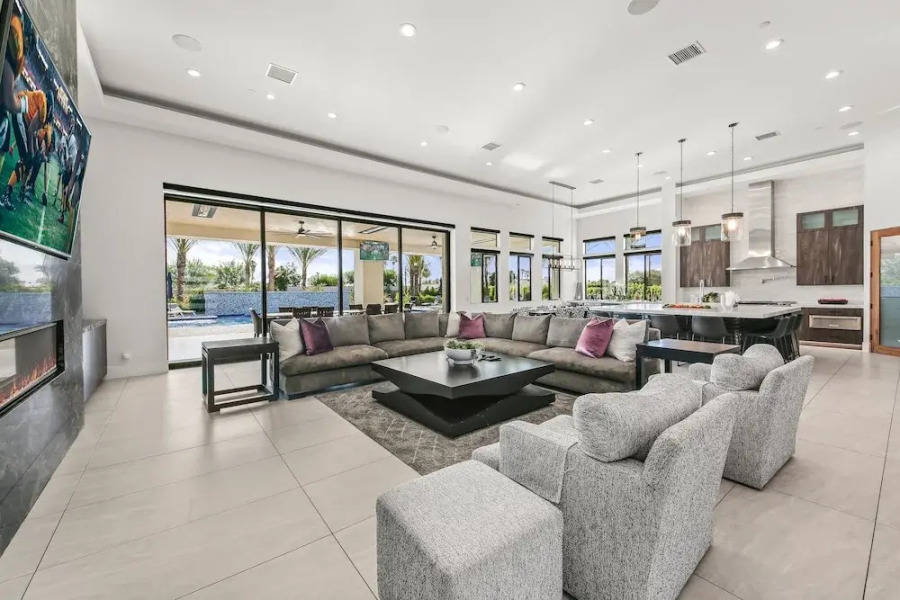 Palm Villa- Luxury 7 Bed, Pickleball, Volleyball, Golf