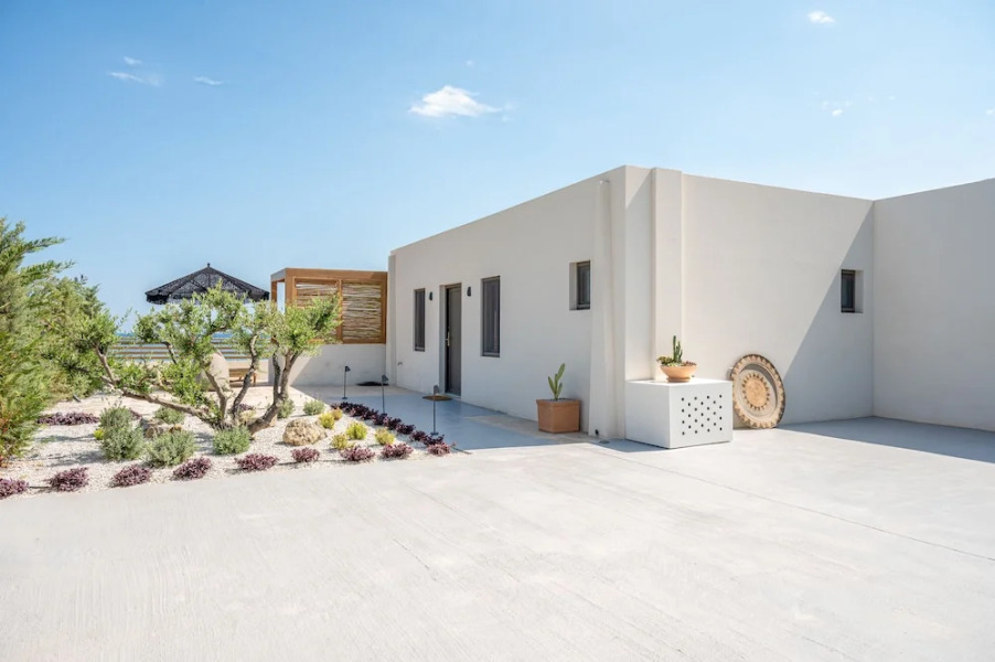 Mneme Suites & Villas