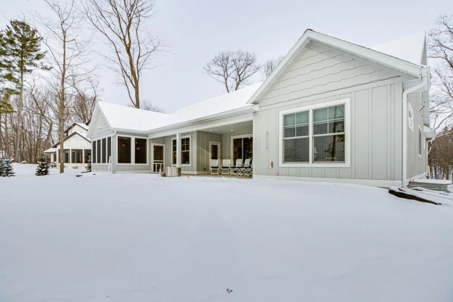 Luxury Serpent Lake Home w/ Gourmet Kitchen!