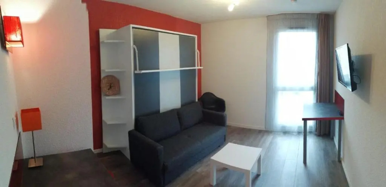 Eté 2022 - Studio meublé résidence 3 étoiles avec piscine intérieure - place parking privé comprise