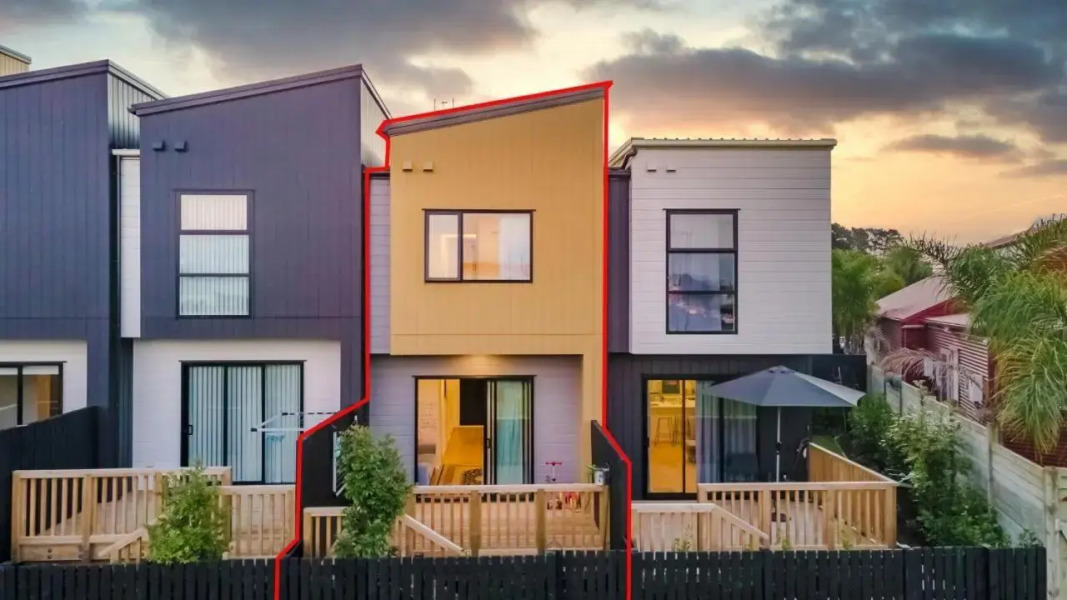 Stunning Townhouse - Walking to Botany Shopping Center