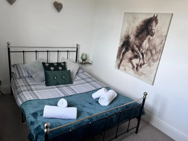 Build Your Memories hot tub Garden Sleeps 14 or 16