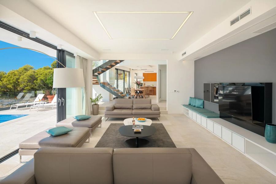 Anabel in Hvar with 4 bedrooms and 4 bathrooms