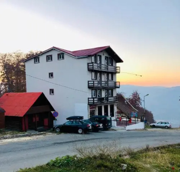 Pensiunea White House