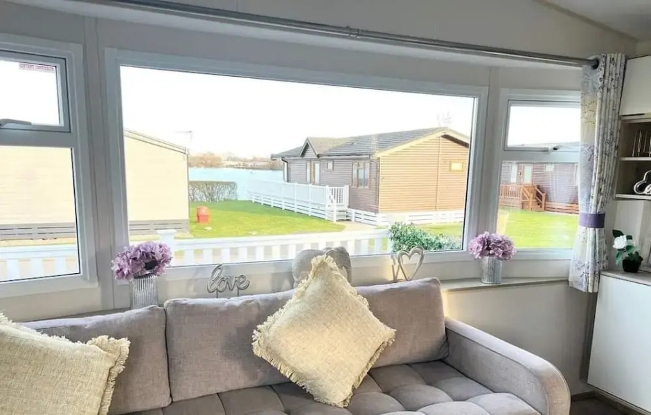 Beautiful 3-bed Hot Tub Lodge at Tattershall Lakes