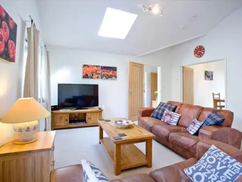 Hunters Lodge - 2 Indio Lake