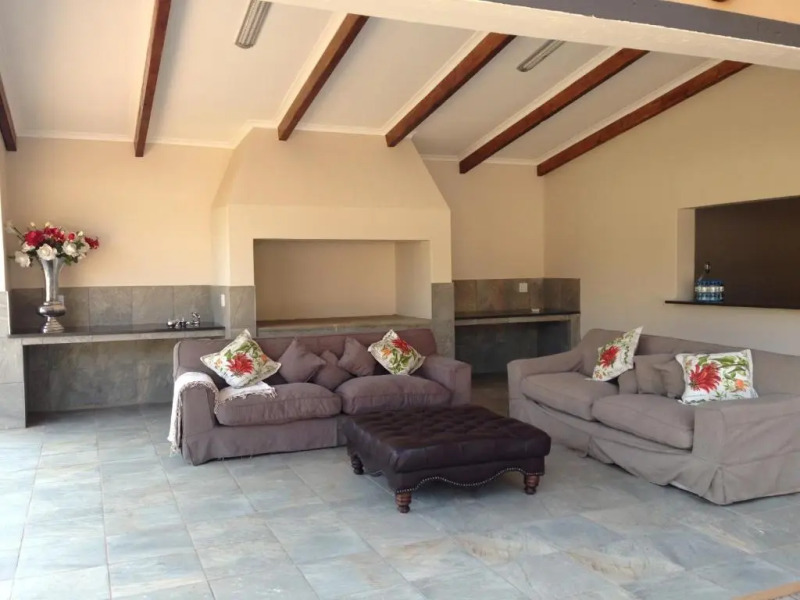 Manor Hills Guest Lodge