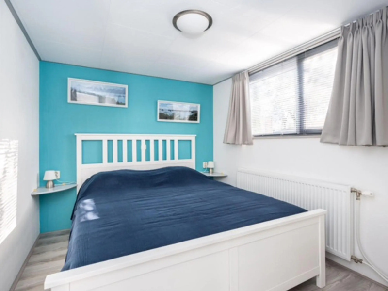 Beautiful detached Chalet Sea Rocks in Goedereede with views and garden