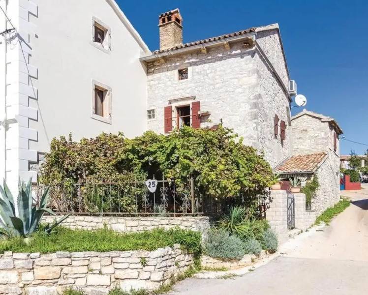 Holiday House Marina