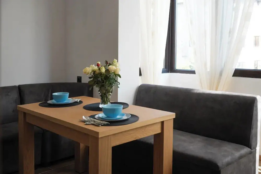 2 Bed Apt - Sleeps 4, Terrace & Pet Friendly