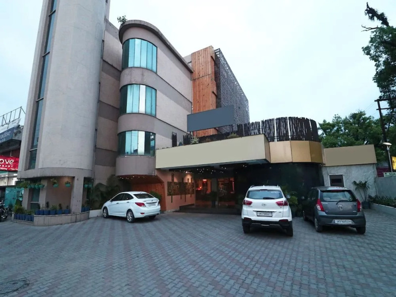 OYO 16006 Hotel Meedo's Grand