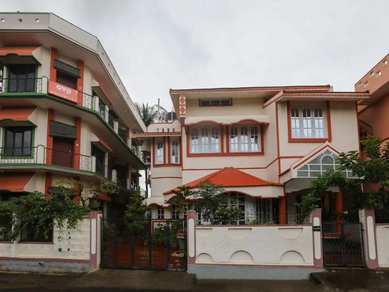 OYO 7030 Four Seasons