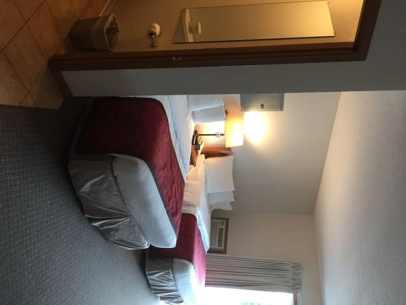 Nader's Motel & Suites