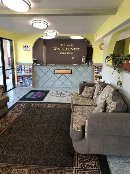 Cloverdale Wine Country Inn & Suites