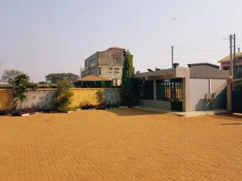 The Duke of Breeze Hotel