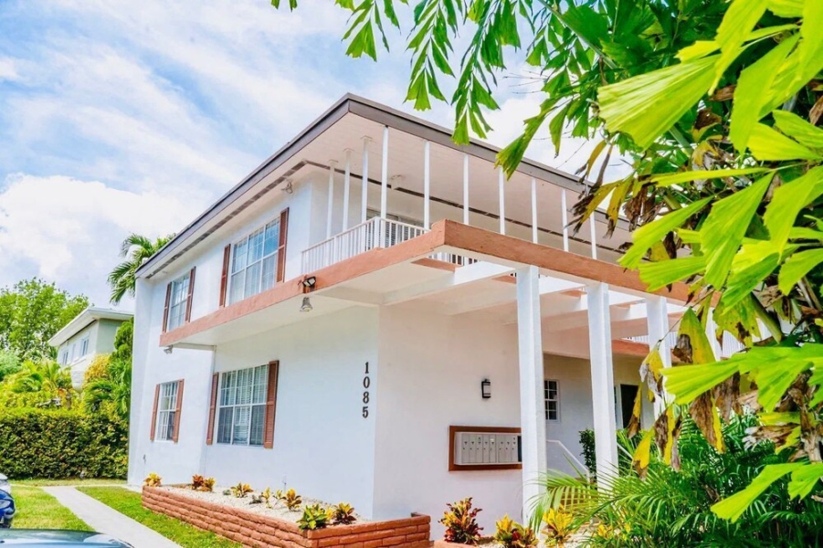 Lovely 2 bed apartment near the beach.