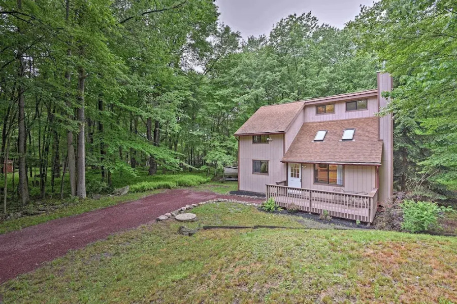 Deck & Fire Pit: Pocono Lake Home Near Skiing!