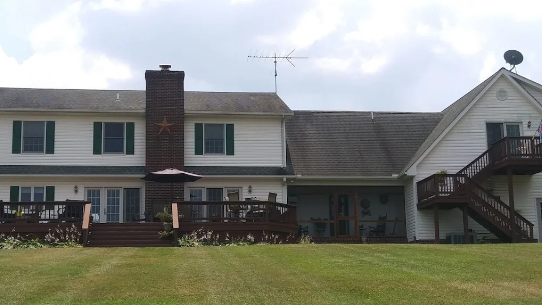 Marvel's on the Creek