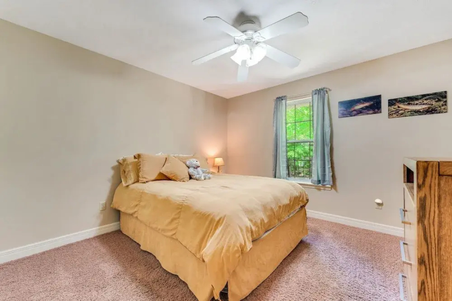 Flippin Haven: Spacious & Cozy Retreat 3 Bedroom Home by RedAwning