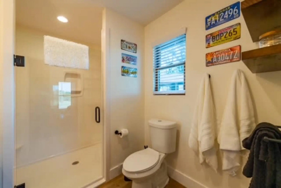 The Roadrunner Cabin 15MIN to Magnolia & Baylor