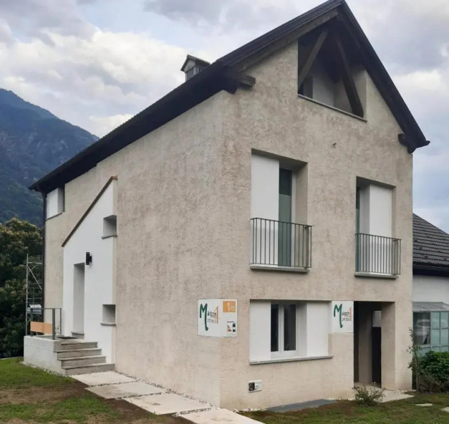 Maison 4 soleil. Casa design luce e natura