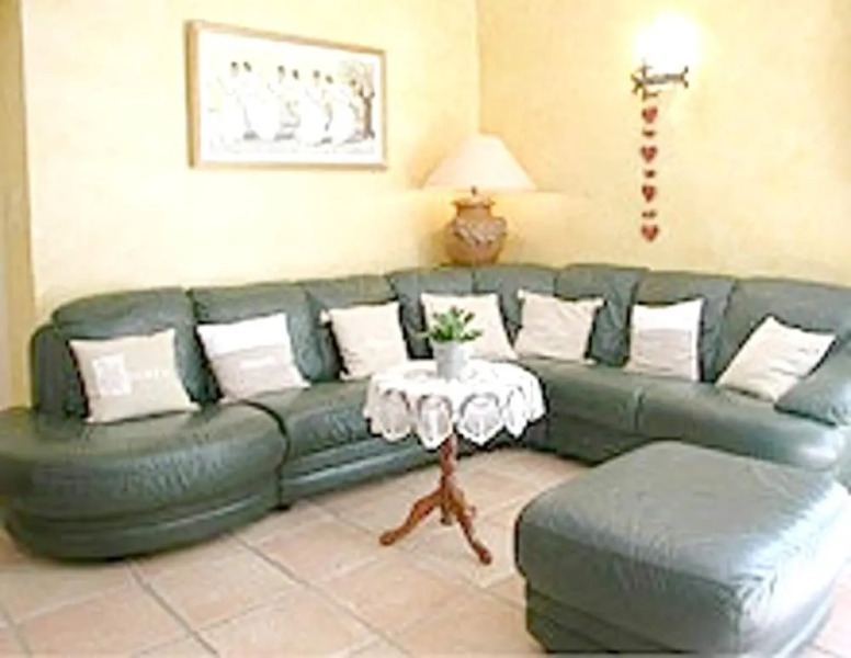 House With 4 Bedrooms in Cavaillon, With Pool Access, Enclosed Garden
