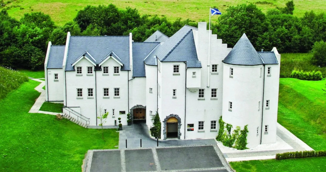 Glenskirlie House & Castle