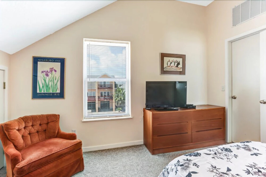 812 S. Fletcher - 3 Br Cottage