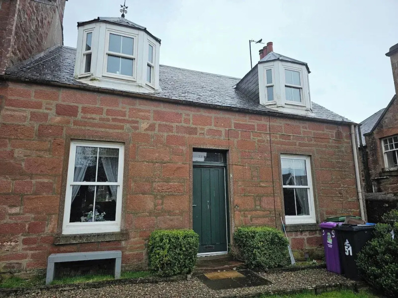 3-bed Cottage With Garden in Kirriemuir Centre