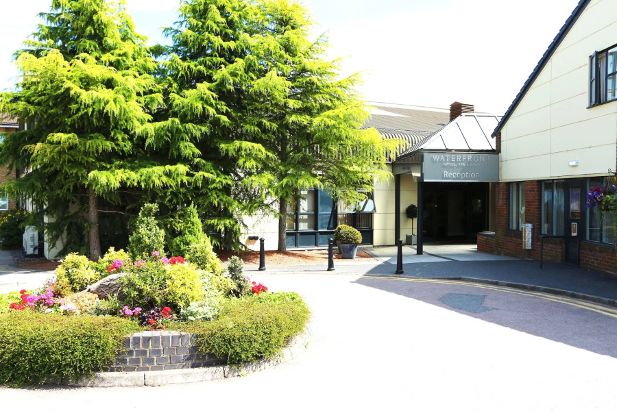 Drift Inn (Formerly The Waterfront Hotel)