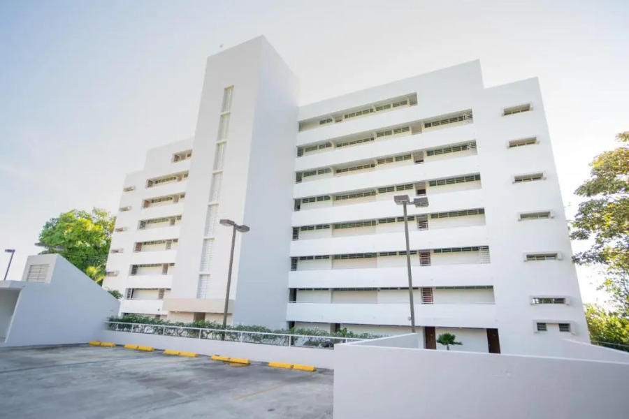 Beachfront 2 bdr apt with beautiful views