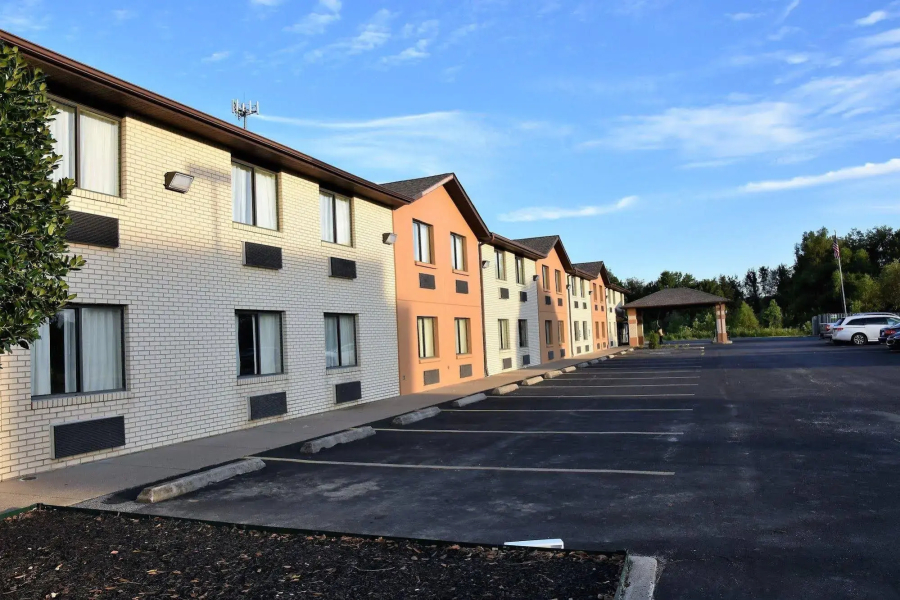 Quality Inn & Suites Metropolis I-24